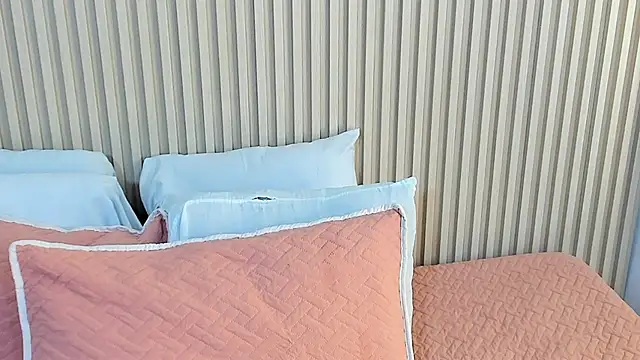 charlottebrowns  online show from November 10, 2025, 12:10 pm