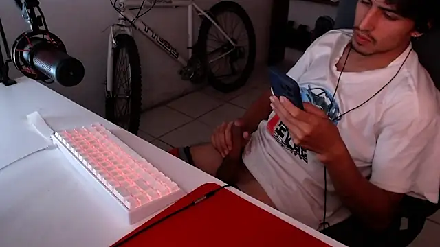 Snapshot of Thieves9 chatting on November 11, 2025, 8:09 am Thieves9 online show from November 11, 2025, 8:09 am