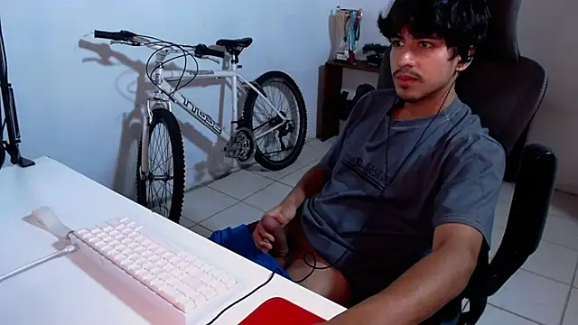 Snapshot of Thieves9 chatting on November 13, 2025, 5:28 pm Thieves9 online show from November 13, 2025, 5:28 pm