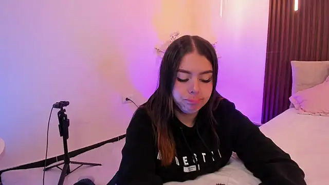 Snapshot of ArianaBaker chatting on February 20, 2026, 1:24 pm ArianaBaker online show from February 20, 2026, 1:24 pm