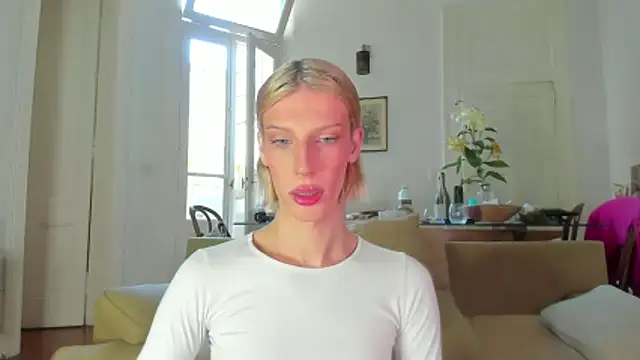 Snapshot of AliceSnowCatt chatting on December 16, 2025, 3:05 pm AliceSnowCatt online show from December 16, 2025, 3:05 pm