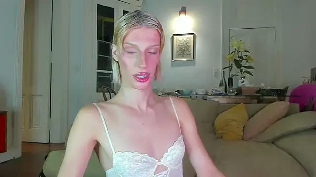 Snapshot of AliceSnowCatt chatting on December 16, 2025, 12:15 am AliceSnowCatt online show from December 16, 2025, 12:15 am