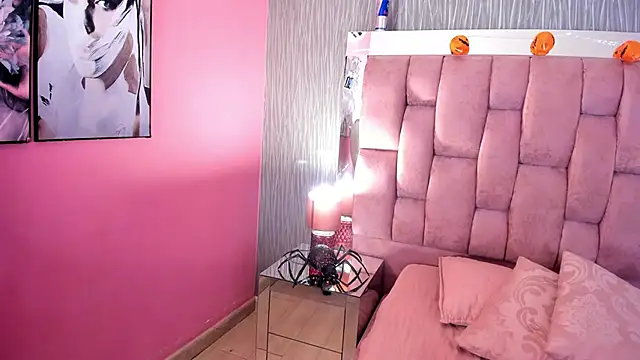 Snapshot of Chloe_evans__ chatting on October 18, 2025, 11:23 am Chloe evans online show from October 18, 2025, 11:23 am