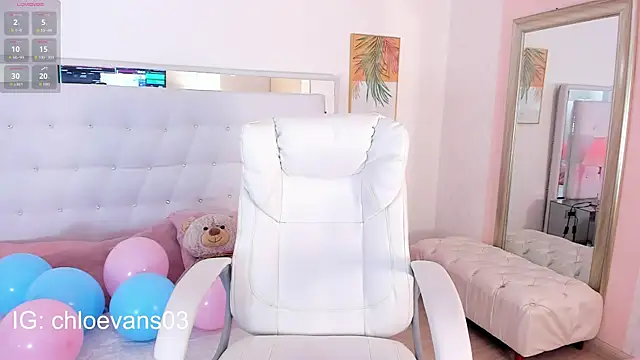 Snapshot of Chloe_evans__ chatting on September 18, 2025, 11:57 am Chloe evans online show from September 18, 2025, 11:57 am
