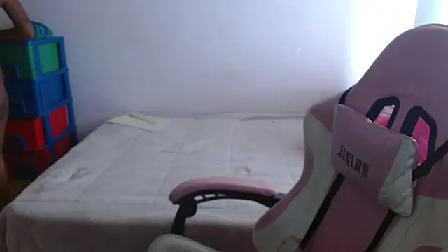 TiffanyRoouse online show from February 16, 2025, 5:48 pm