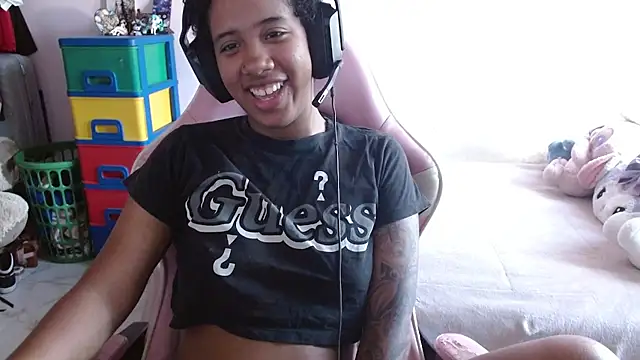 TiffanyRoouse online show from November 21, 2025, 9:14 pm