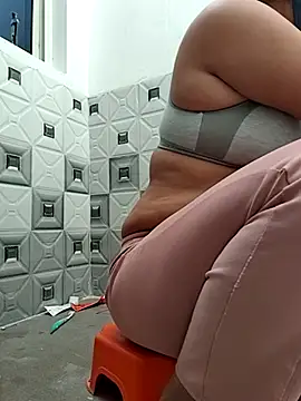 Snapshot of Archna-ji chatting on November 16, 2025, 5:34 am Archna-ji online show from November 16, 2025, 5:34 am