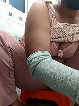 Snapshot of Archna-ji chatting on January 19, 2026, 5:11 am Archna-ji online show from January 19, 2026, 5:11 am