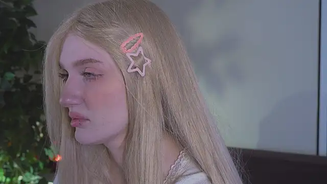 ELLIEJAY online show from April 12, 2026, 7:11 am