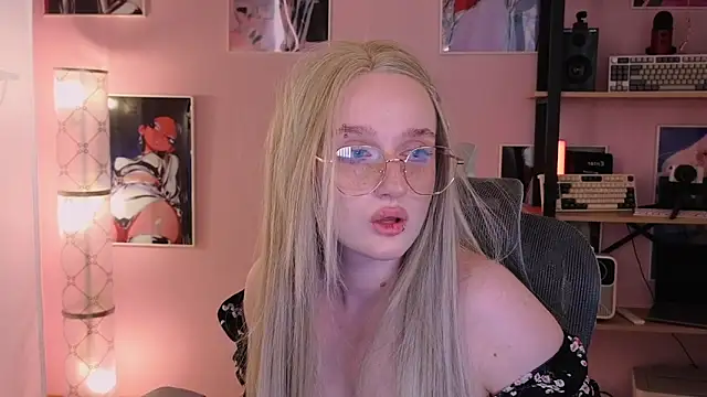 ELLIEJAY online show from June 3, 2026, 5:08 am