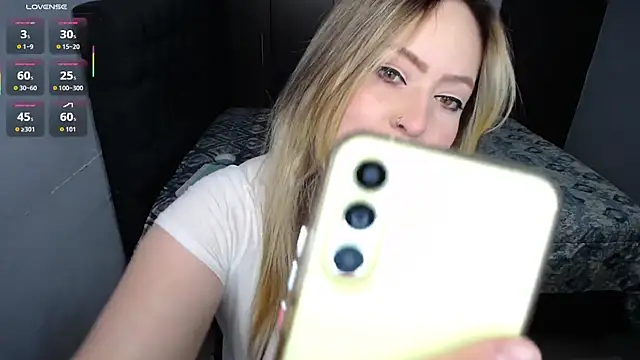 Snapshot of Valentina_St chatting on November 6, 2025, 10:36 pm Valentina St online show from November 6, 2025, 10:36 pm