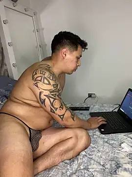 Snapshot of milangym127 chatting on December 8, 2024, 11:29 pm milangym127 online show from December 8, 2024, 11:29 pm