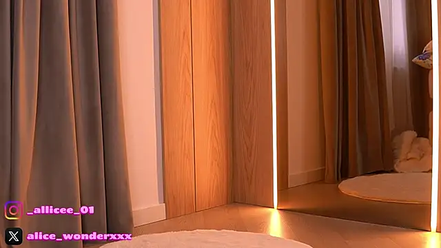 VanessaSimon online show from March 29, 2026, 6:15 am