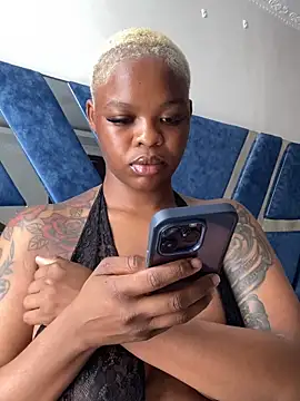 Snapshot of SexxyLunar chatting on May 24, 2026, 7:30 am SexxyLunar online show from May 24, 2026, 7:30 am