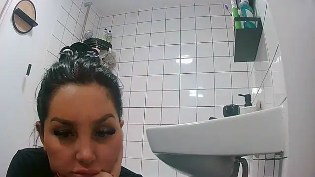 magical mia online show from September 28, 2025, 4:47 pm