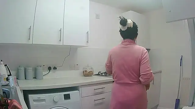 magical mia online show from November 12, 2025, 8:51 am