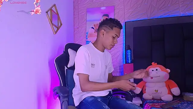 Snapshot of dilan_alfonzo chatting on June 1, 2026, 3:44 pm dilan alfonzo online show from June 1, 2026, 3:44 pm