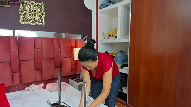 JulianaMartineS online show from February 25, 2025, 6:44 pm