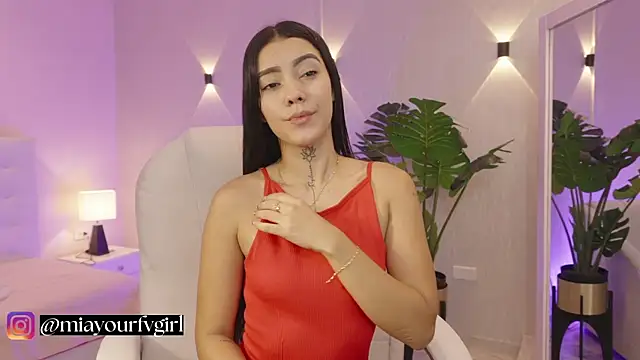 miagomezweb1 online show from October 16, 2025, 1:30 pm