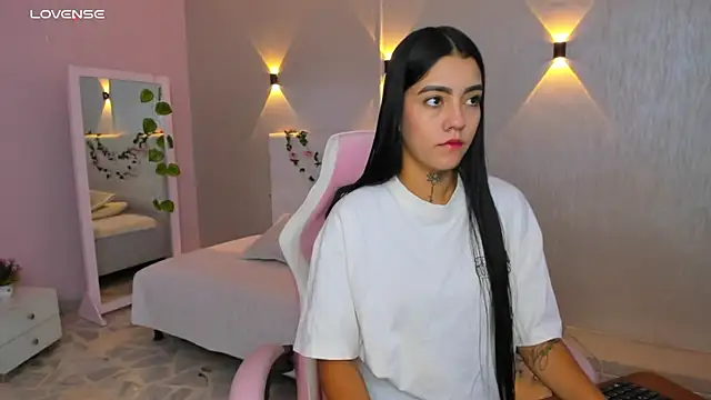 miagomezweb1 online show from March 1, 2025, 12:34 pm