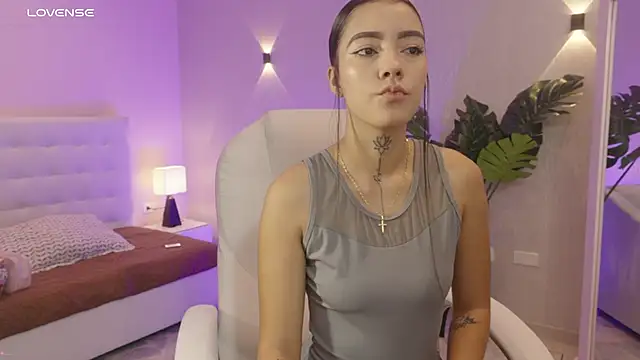 miagomezweb1 online show from November 8, 2025, 12:31 pm