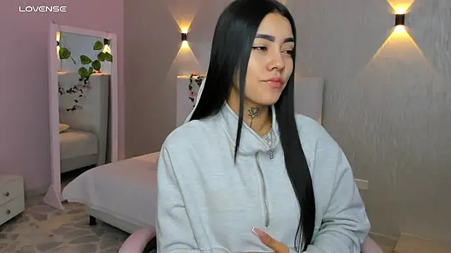 miagomezweb1 online show from March 8, 2025, 12:30 pm