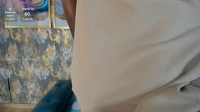 Snapshot of MonicaSchwartz chatting on November 26, 2025, 7:58 pm MonicaSchwartz online show from November 26, 2025, 7:58 pm