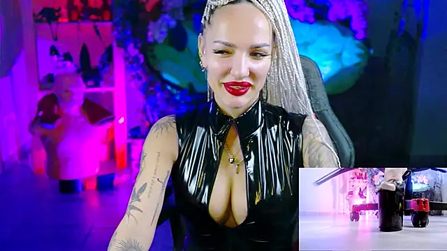 MonicaMaxwel online show from November 23, 2025, 10:36 am