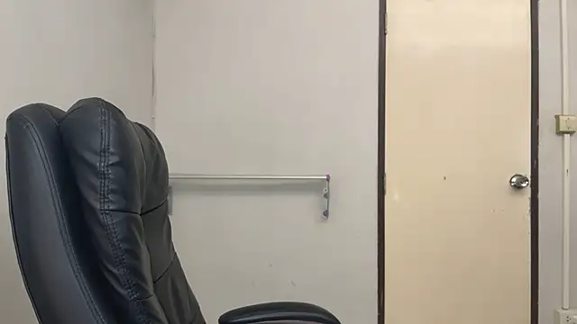 SassyJessi online show from December 1, 2025, 4:13 am