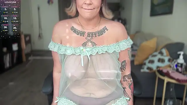 Snapshot of WendyDarling chatting on January 21, 2025, 9:15 pm WendyDarling online show from January 21, 2025, 9:15 pm