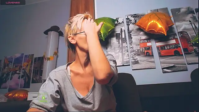 Snapshot of HelgaHimmell chatting on November 22, 2025, 11:42 am HelgaHimmell online show from November 22, 2025, 11:42 am