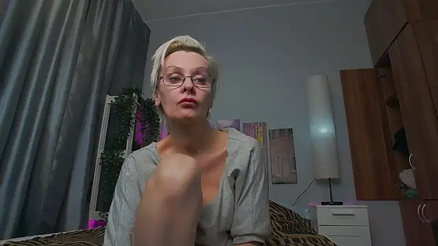 Snapshot of HelgaHimmell chatting on February 27, 2025, 2:25 am HelgaHimmell online show from February 27, 2025, 2:25 am