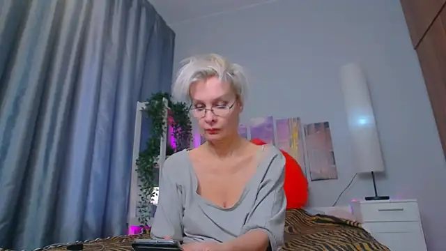 Snapshot of HelgaHimmell chatting on February 15, 2025, 10:44 am HelgaHimmell online show from February 15, 2025, 10:44 am