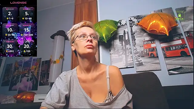 Snapshot of HelgaHimmell chatting on November 23, 2025, 12:15 pm HelgaHimmell online show from November 23, 2025, 12:15 pm