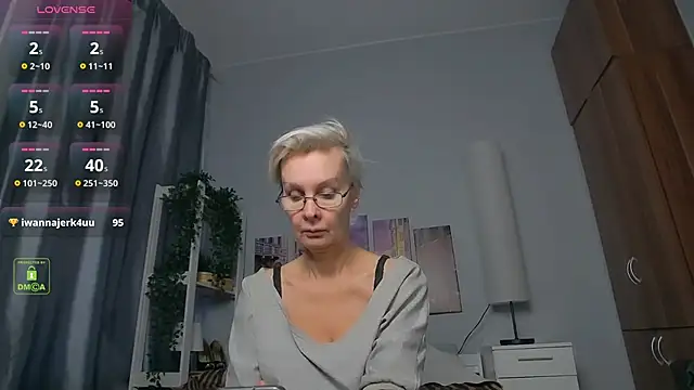 Snapshot of HelgaHimmell chatting on February 5, 2025, 6:45 am HelgaHimmell online show from February 5, 2025, 6:45 am