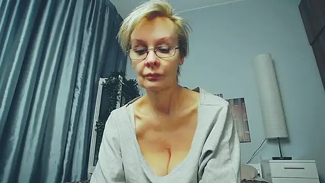 Snapshot of HelgaHimmell chatting on March 9, 2025, 10:08 pm HelgaHimmell online show from March 9, 2025, 10:08 pm