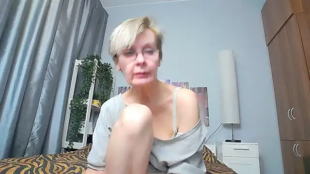 Snapshot of HelgaHimmell chatting on March 5, 2025, 9:59 pm HelgaHimmell online show from March 5, 2025, 9:59 pm