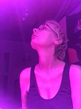 Snapshot of HelgaHimmell chatting on December 1, 2025, 1:01 pm HelgaHimmell online show from December 1, 2025, 1:01 pm