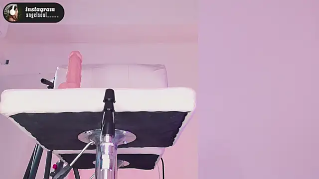 Snapshot of Angelst__ chatting on November 17, 2025, 7:01 am Angelst online show from November 17, 2025, 7:01 am