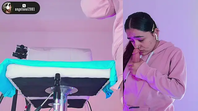 Snapshot of Angelst__ chatting on November 21, 2025, 7:51 am Angelst online show from November 21, 2025, 7:51 am