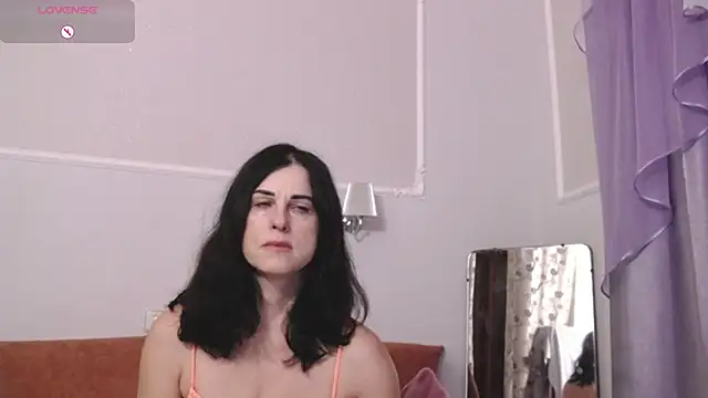 Snapshot of MonicaMelano chatting on December 2, 2025, 5:09 am MonicaMelano online show from December 2, 2025, 5:09 am