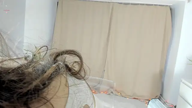 BabyAylin online show from November 19, 2025, 6:46 am