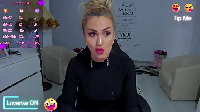 GlossyDiamondX online show from March 28, 2026, 10:27 am