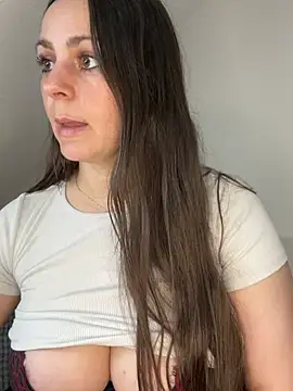 Loella-Rose online show from April 12, 2026, 11:24 am