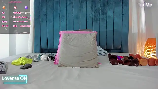 blondehorny69 online show from October 9, 2025, 7:36 pm