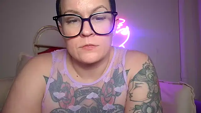 Snapshot of quinnmariexo chatting on February 8, 2026, 6:11 am quinnmariexo online show from February 8, 2026, 6:11 am