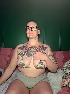 quinnmariexo online show from April 17, 2026, 12:46 am