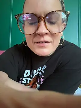 quinnmariexo online show from May 12, 2026, 6:25 pm
