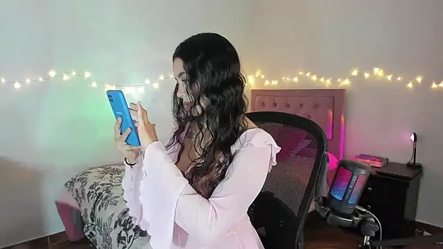 Snapshot of youpinkgirl_ chatting on December 15, 2025, 10:04 pm youpinkgirl online show from December 15, 2025, 10:04 pm