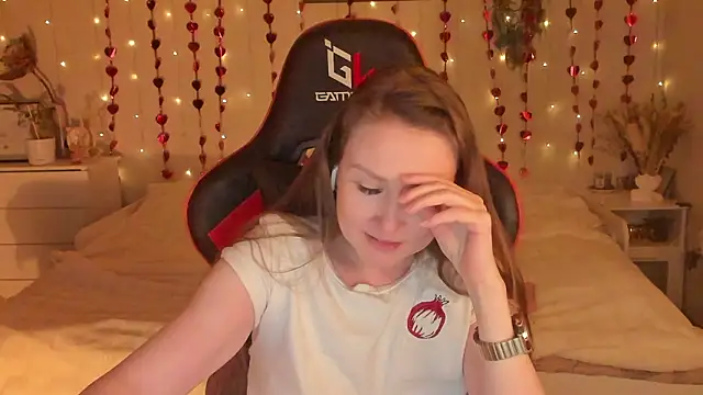 Snapshot of desperatehousewife__ chatting on February 13, 2026, 7:03 pm desperatehousewife online show from February 13, 2026, 7:03 pm